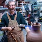 Doug Fitch and Hannah McAndrew making a jug for me